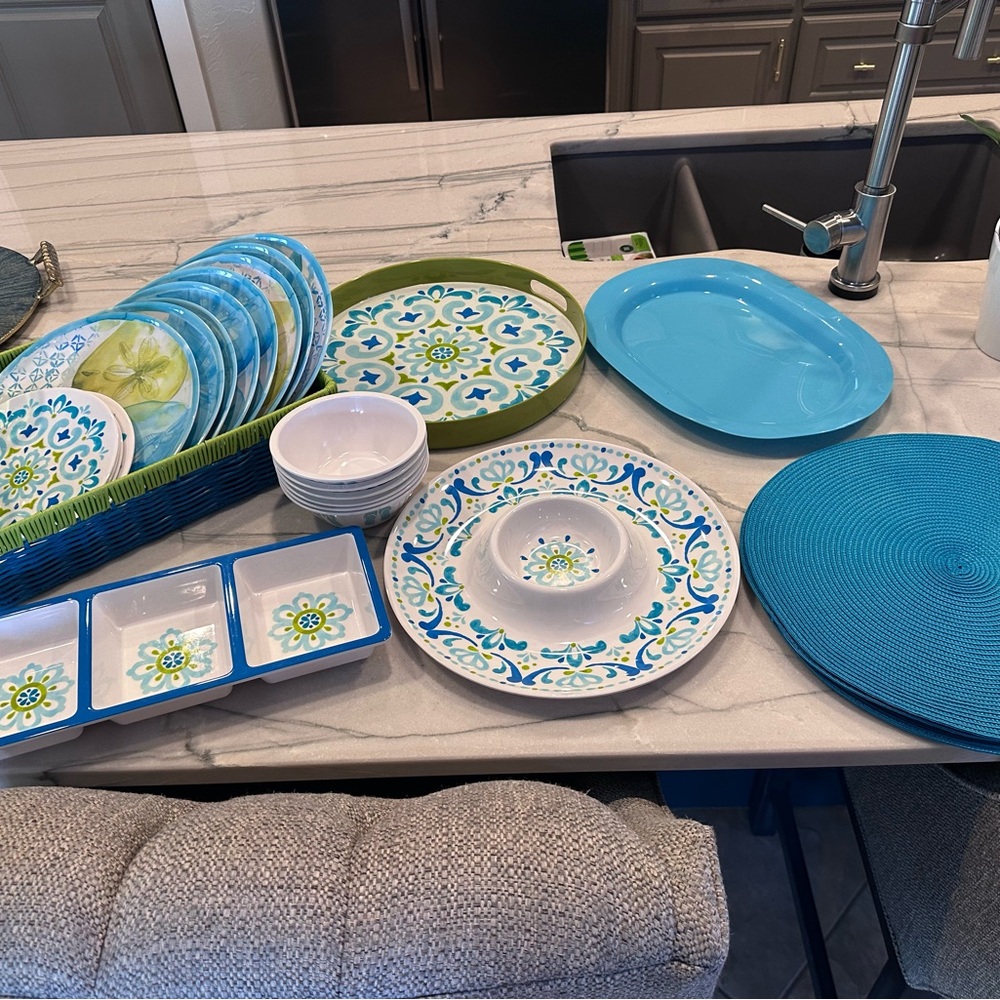 30 piece Blue and Green Melamine  Entertaining Set